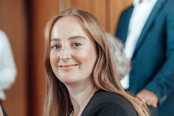 Freundliche Mitarbeiterin der RZVK